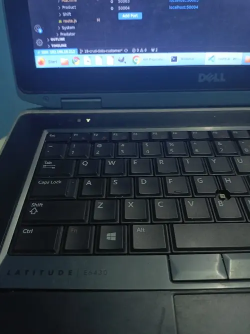 Contoh keuntungan adanya Bare Metal, laptop lawas pun bisa diajak kerja berat seperti ngoding fullstack